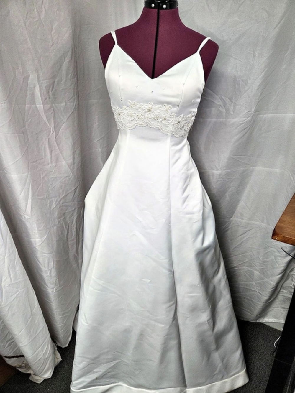 Casablanca Bridal Style No. 1167 Wedding Dress White Size 4